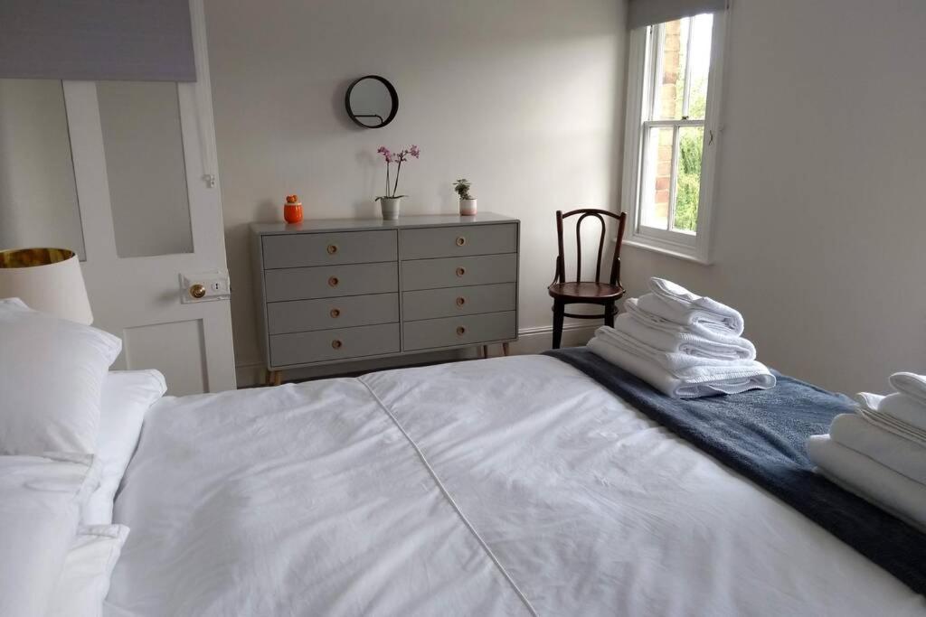 Luxury Townhouse In Town Centre, Views, River Walk, Free Parking Shrewsbury Esterno foto
